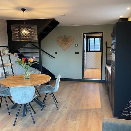 De Heerlykheid Wemeldinge, Vlak Bij Strand En Bos, Ruime Vakantiewoning Met Eigen Patio In De Karakteristieke Dorpsstraat Exterior foto