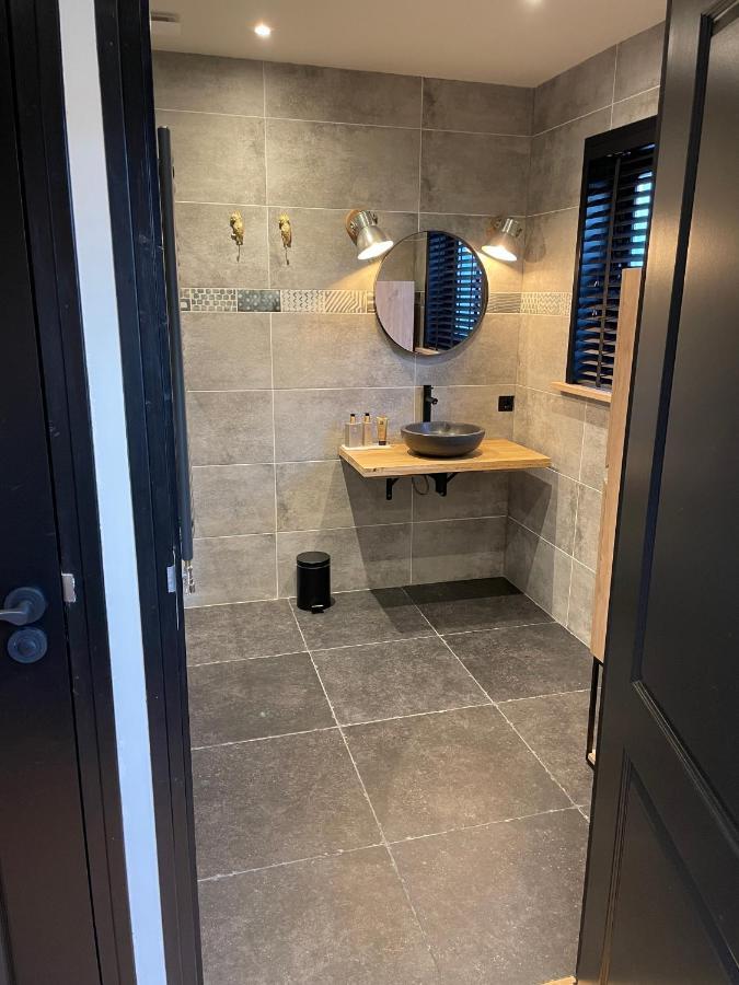De Heerlykheid Wemeldinge, Vlak Bij Strand En Bos, Ruime Vakantiewoning Met Eigen Patio In De Karakteristieke Dorpsstraat Exterior foto